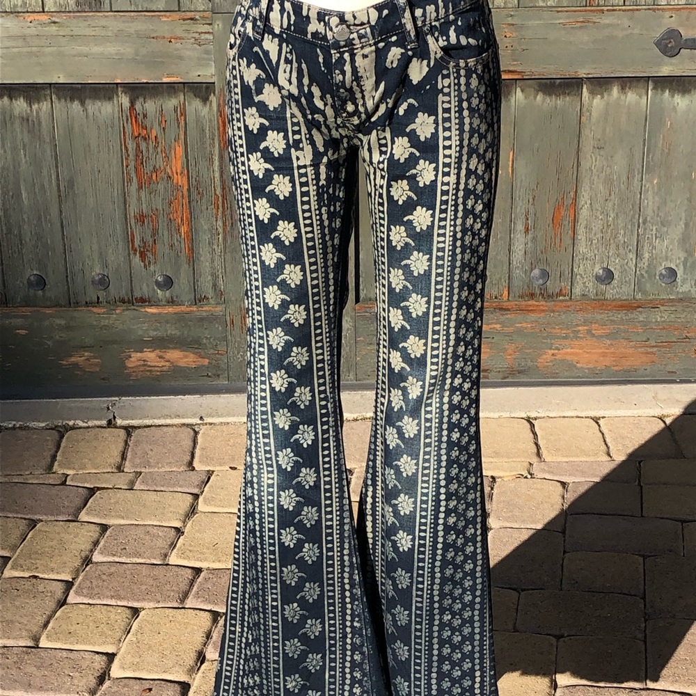 FREE PEOPLE BOOTLEG PATTERN JEANS LOW RISE